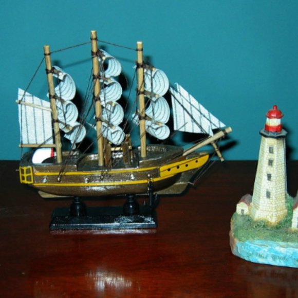 Wooden USS CONSTITUTION Model Ship 6" Long- Fully Assembled - Picture 3 of 5